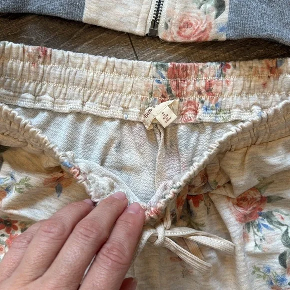 Hem & Thread Lounge Floral Zip-Up Jacket and Shorts Set size small - Picture 2 of 2